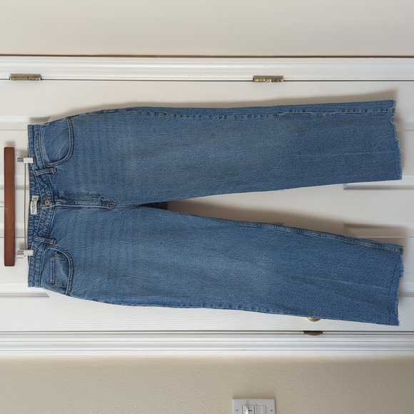 Abercrombie & Fitch Denim - Abercrombie & Fitch '90s Relaxed Fit High Rise Straight Leg Curve Love Jeans 34